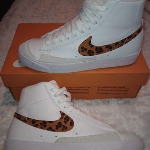 Womens Nike sneakers